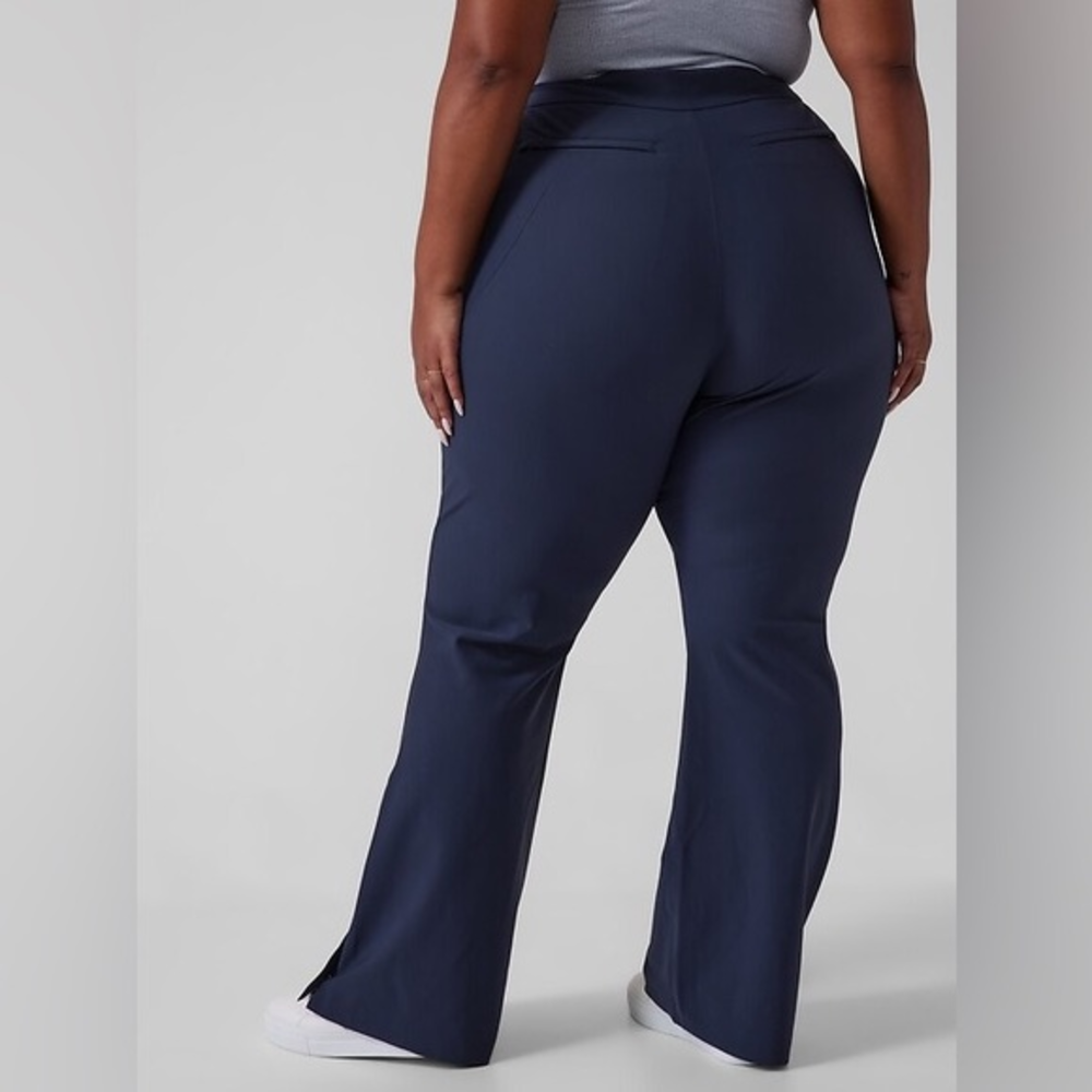Athleta Stellar Flare Trousers size 20 Navy‎